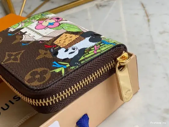 First bag ru LOUIS VUITTON COIN PURSE ZIPPY 0624